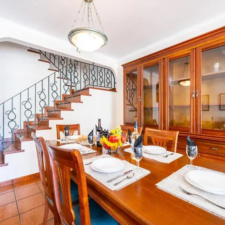 Villa In Portimao Near Sea Beach ヴィラ *